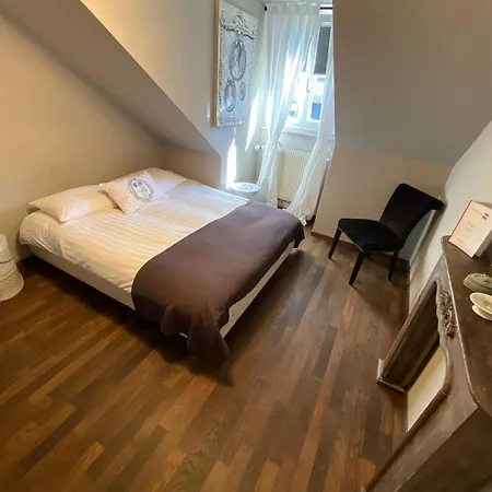 De Geneve Hotel
