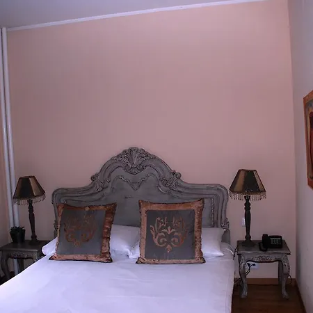 Hotel De Geneve
