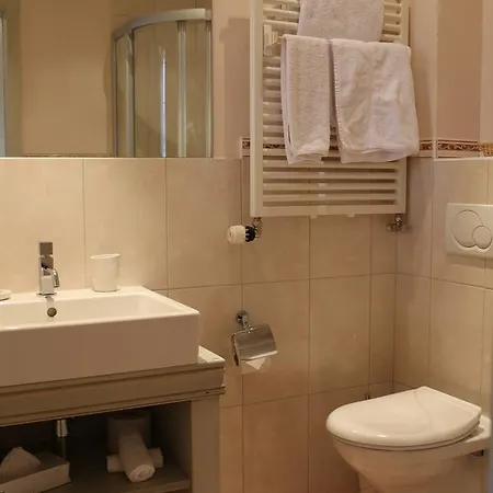 Hotel De Geneve 2*