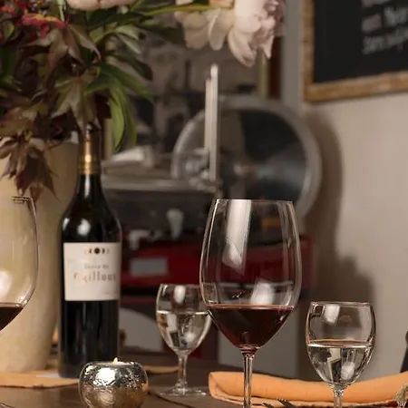 Ξενοδοχείο De Geneve 2*